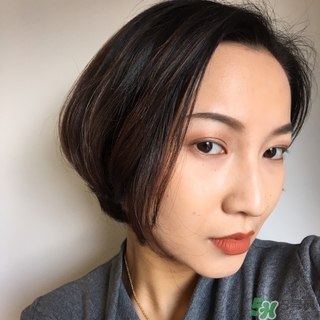 �Ϲ�����ʲô��ɫ���Ϲ��ؿں���ɫ